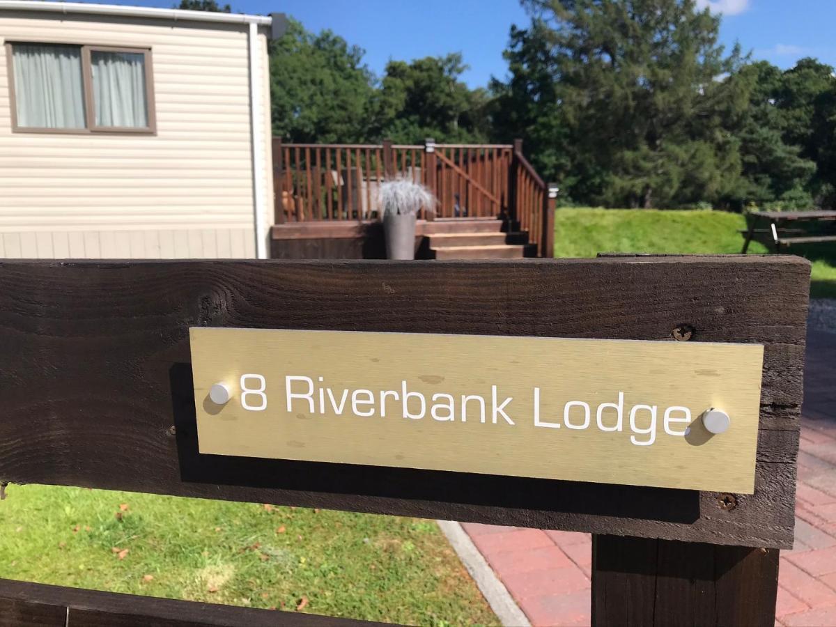 Riverbank Lodge 애비모어 외부 사진