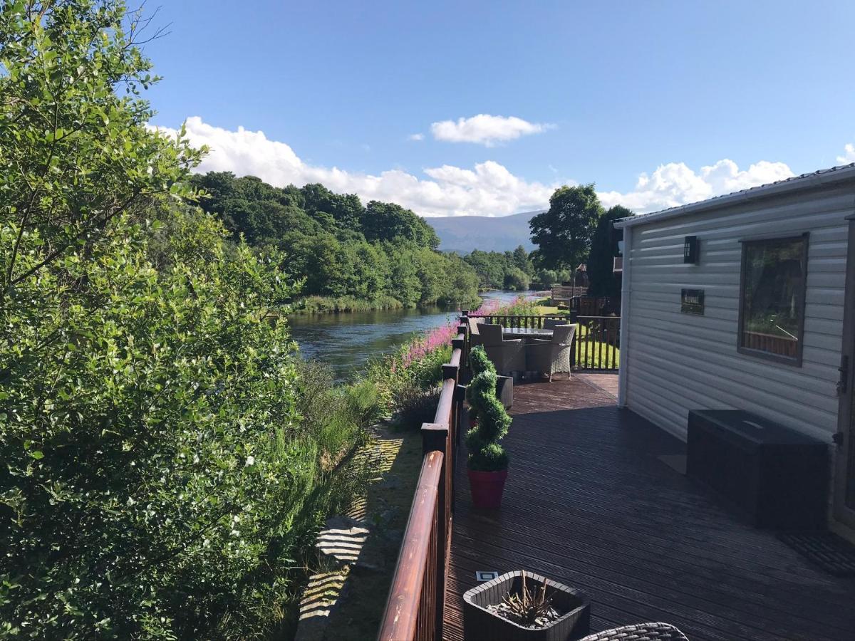 Riverbank Lodge 애비모어 외부 사진